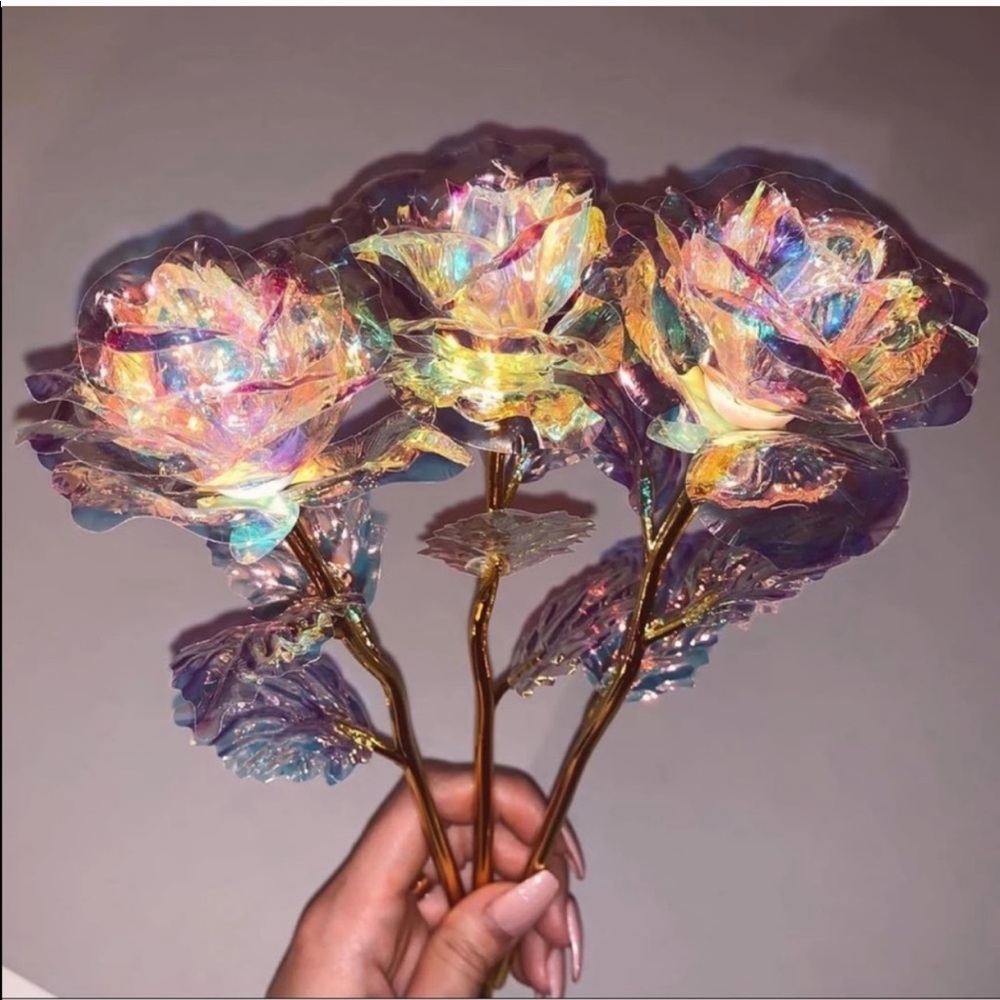 😍🌹🌈 THREE roses rainbow iridescent hologram